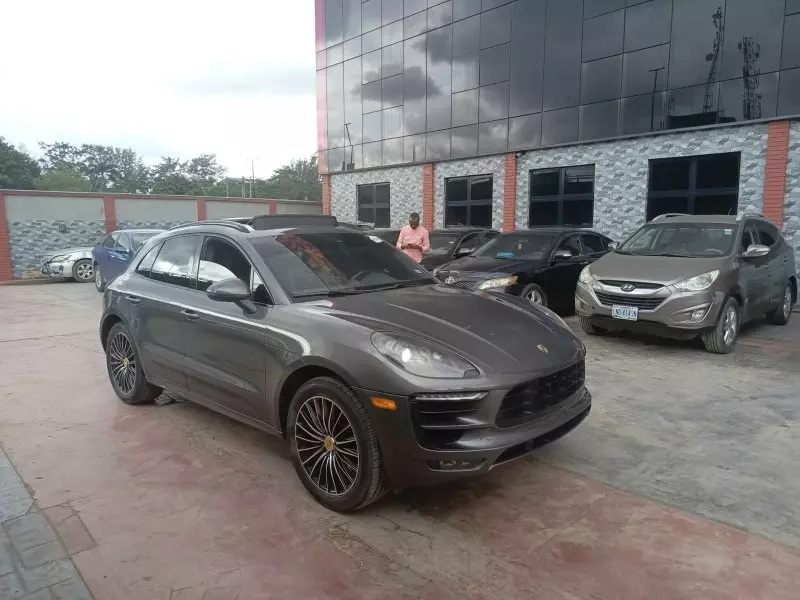 PORSCHE Macan   - 2018