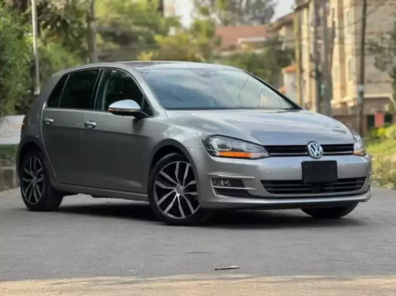 Volkswagen Golf   - 2017