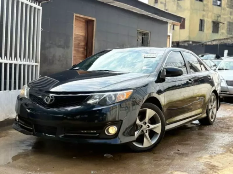 Toyota Camry   - 2013