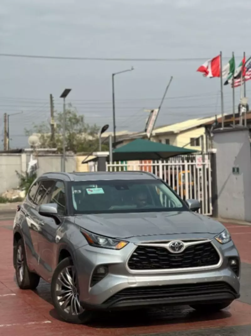 Toyota Highlander   - 2021
