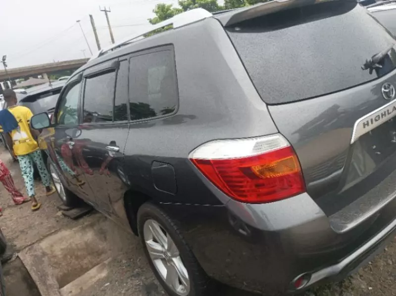 Toyota Highlander   - 2010