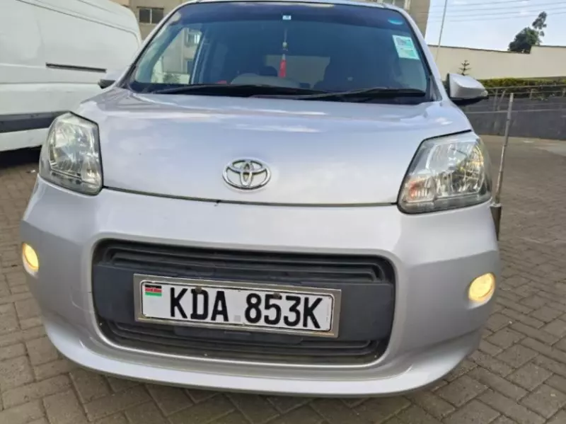 Toyota Porte   - 2013
