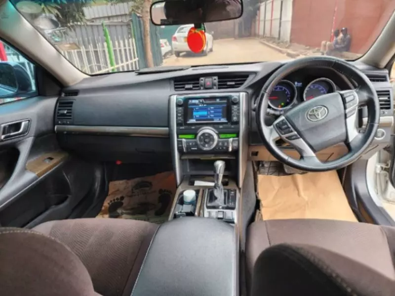 Toyota Mark X   - 2013