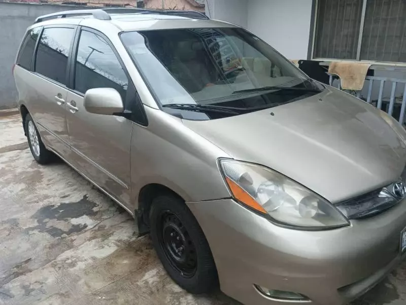 Toyota Sienna   - 2007