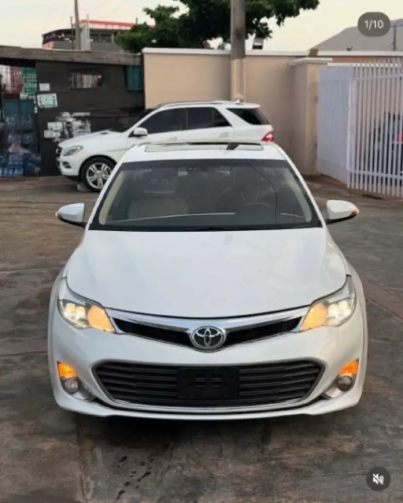 Toyota Avalon   - 2013