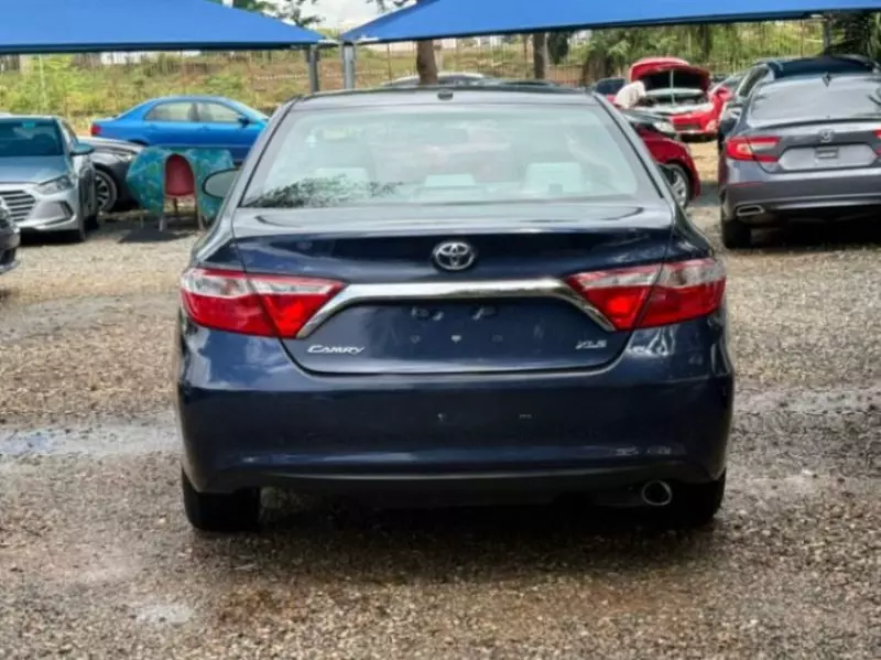 Toyota Camry   - 2016