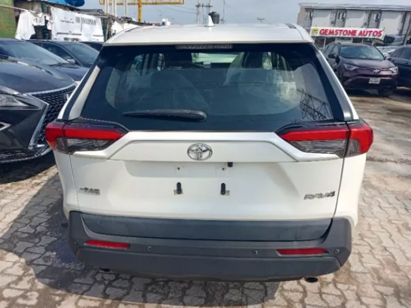 Toyota RAV 4   - 2021