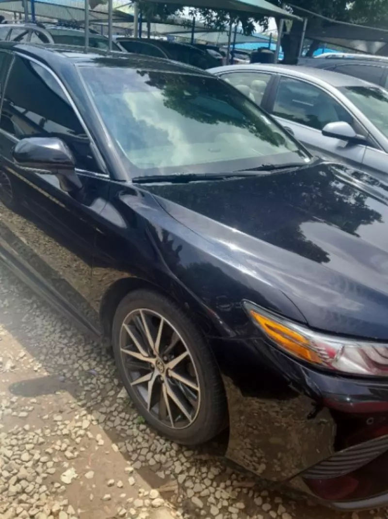 Toyota Camry   - 2018