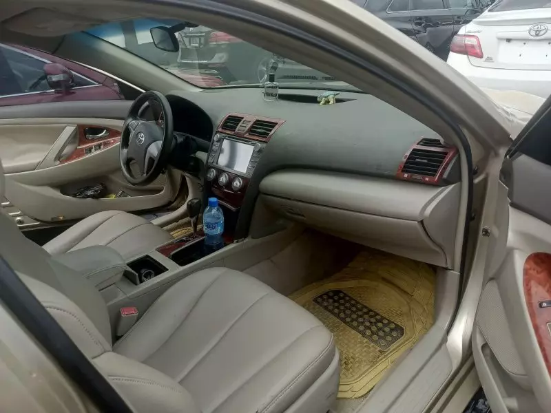 Toyota Camry   - 2011