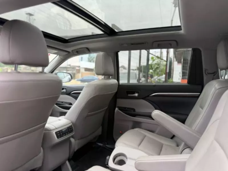 Toyota Highlander   - 2016