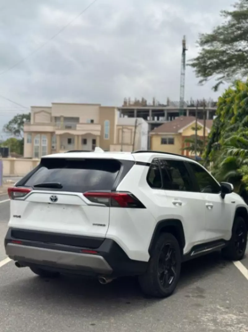 Toyota RAV 4   - 2019