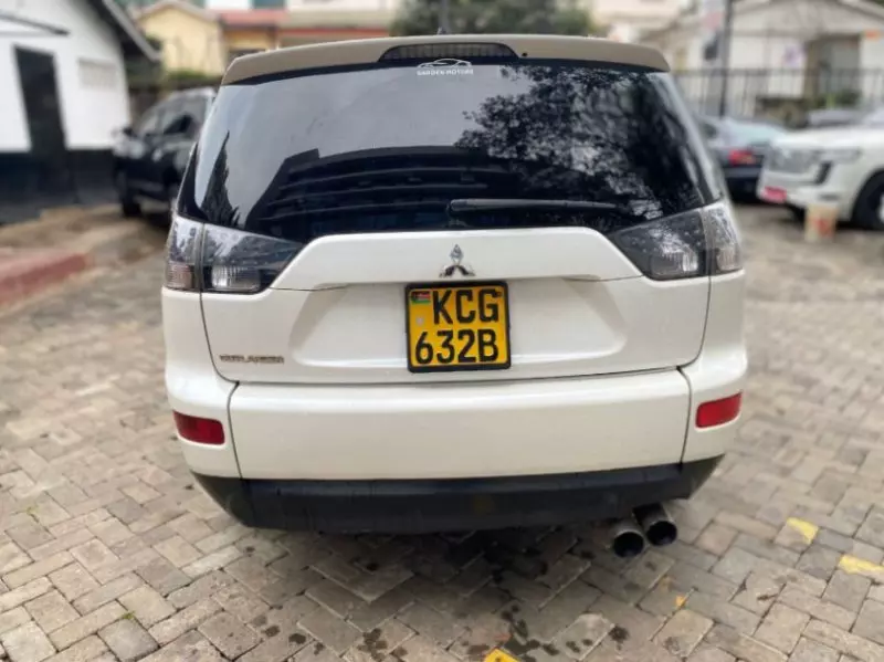 Mitsubishi OUTLANDER   - 2009