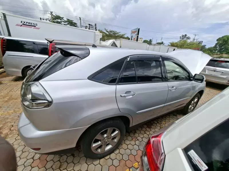 Toyota Harrier   - 2012