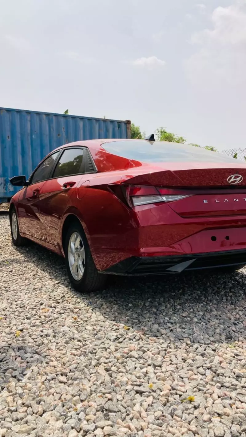 Hyundai Elantra   - 2021