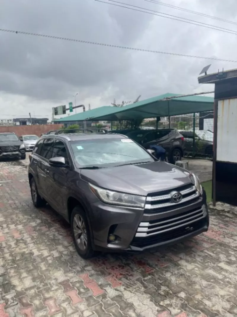 Toyota Highlander   - 2015