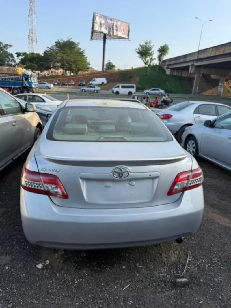 Toyota Camry   - 2011