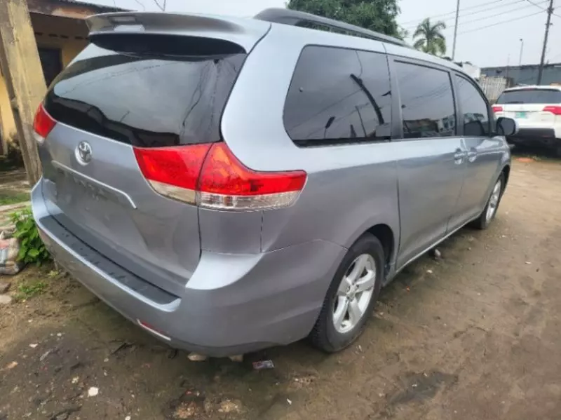 Toyota Sienna   - 2012