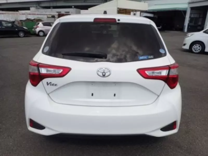 Toyota Vitz   - 2018