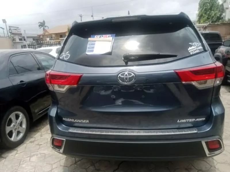 Toyota Highlander   - 2019