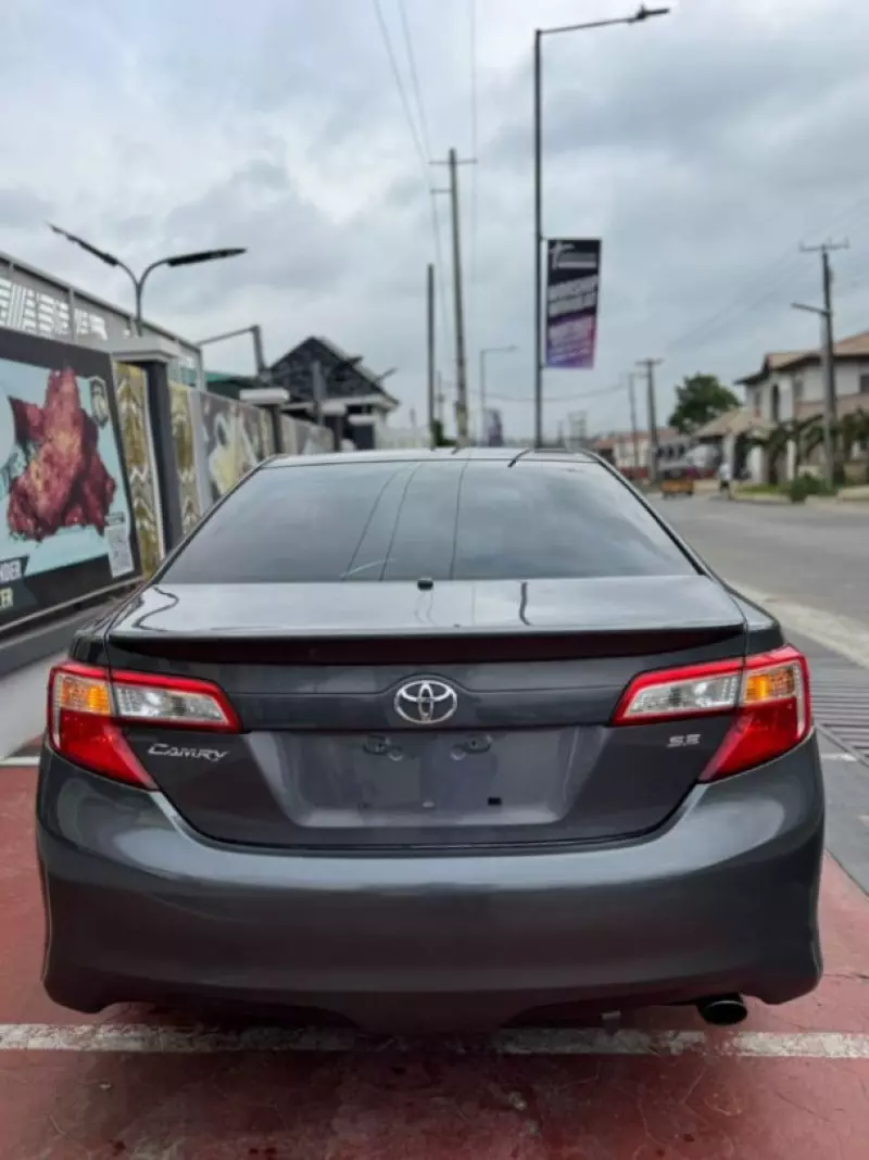 Toyota Camry   - 2014