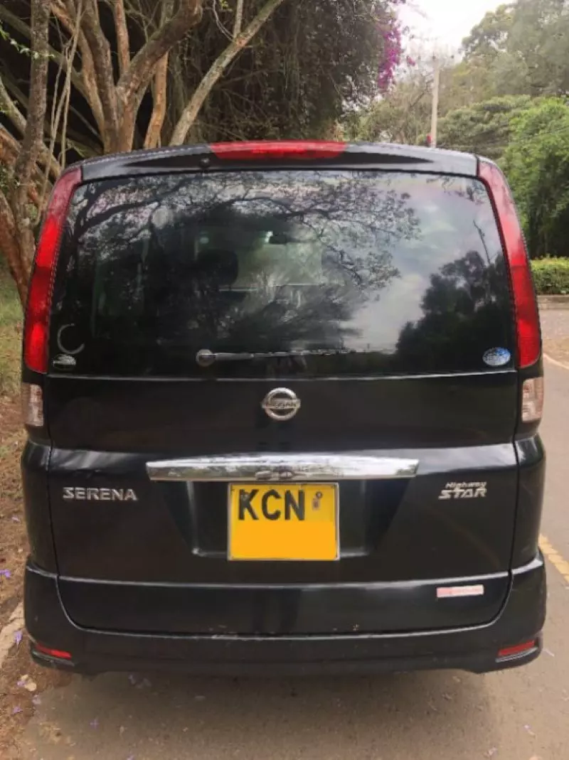 Nissan Serena   - 2010