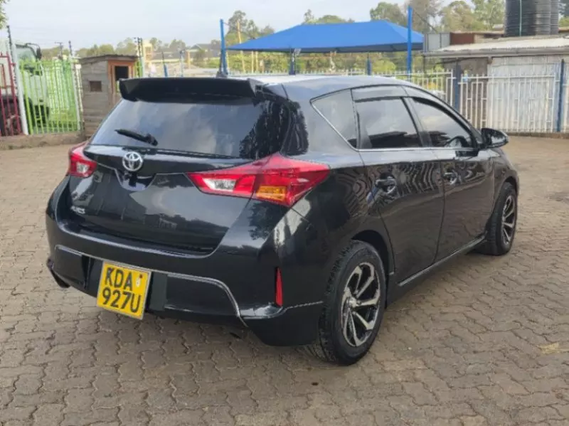 Toyota Auris   - 2013