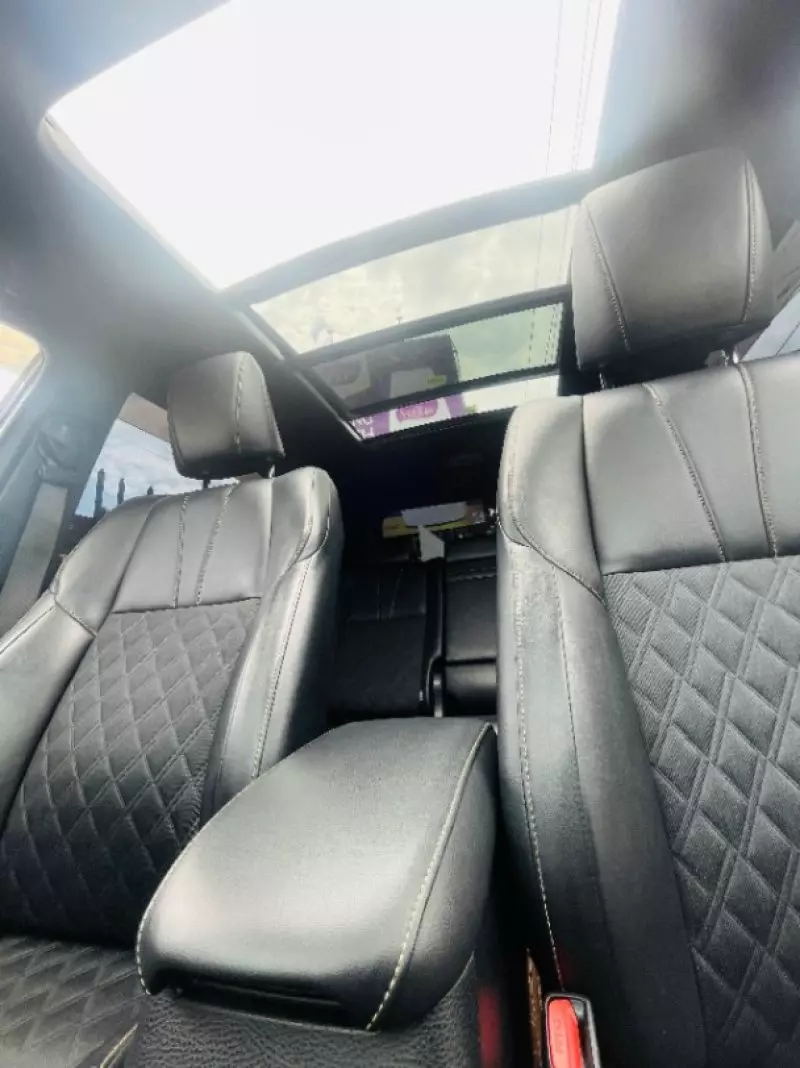 Toyota Harrier   - 2018