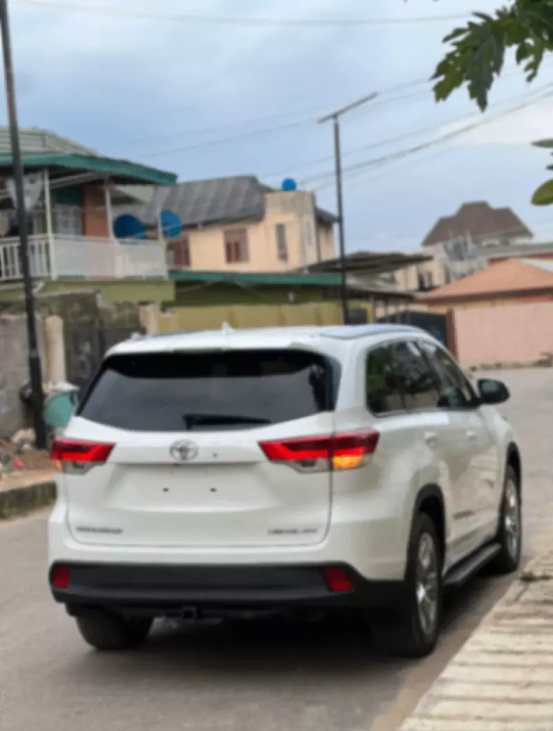 Toyota Highlander   - 2014