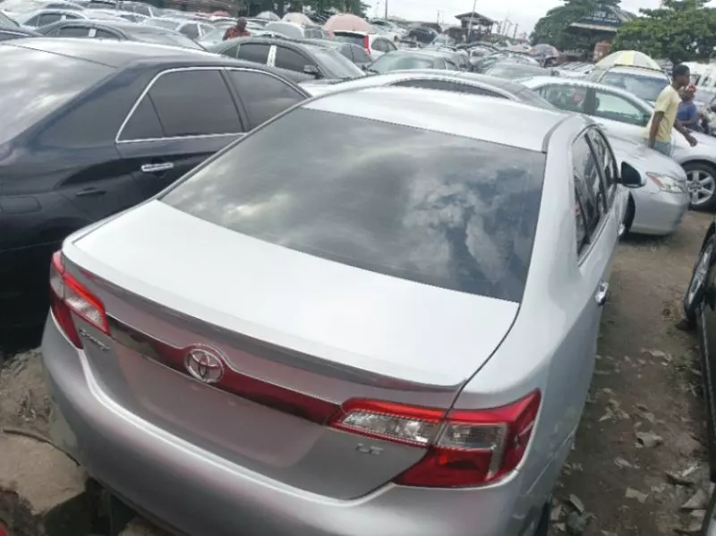 Toyota camry   - 2011
