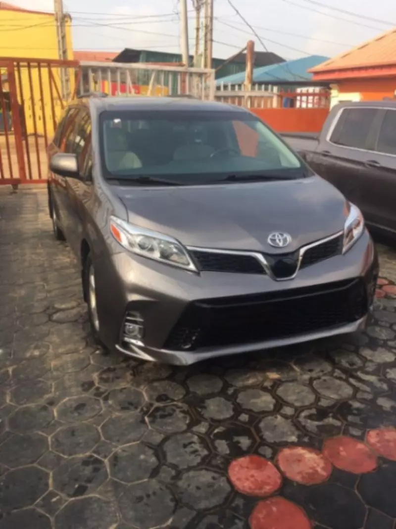 Toyota Sienna   - 2018