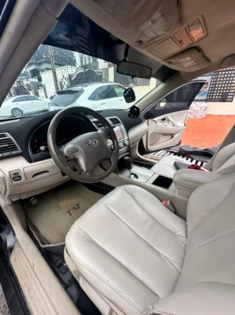 Toyota Camry   - 2009