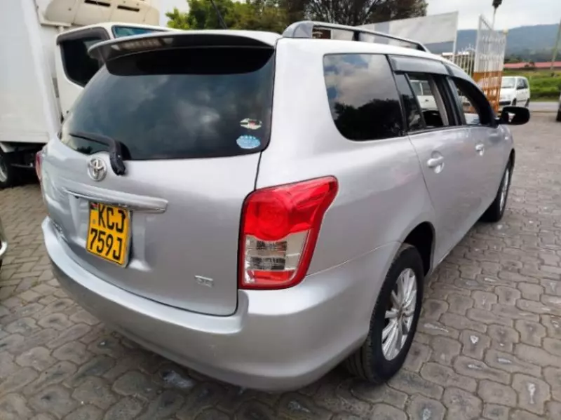 Toyota Fielder    - 2012