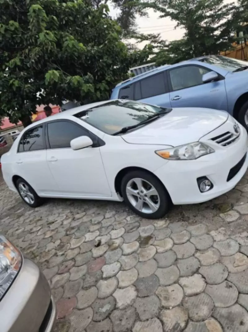 Toyota corolla   - 2013