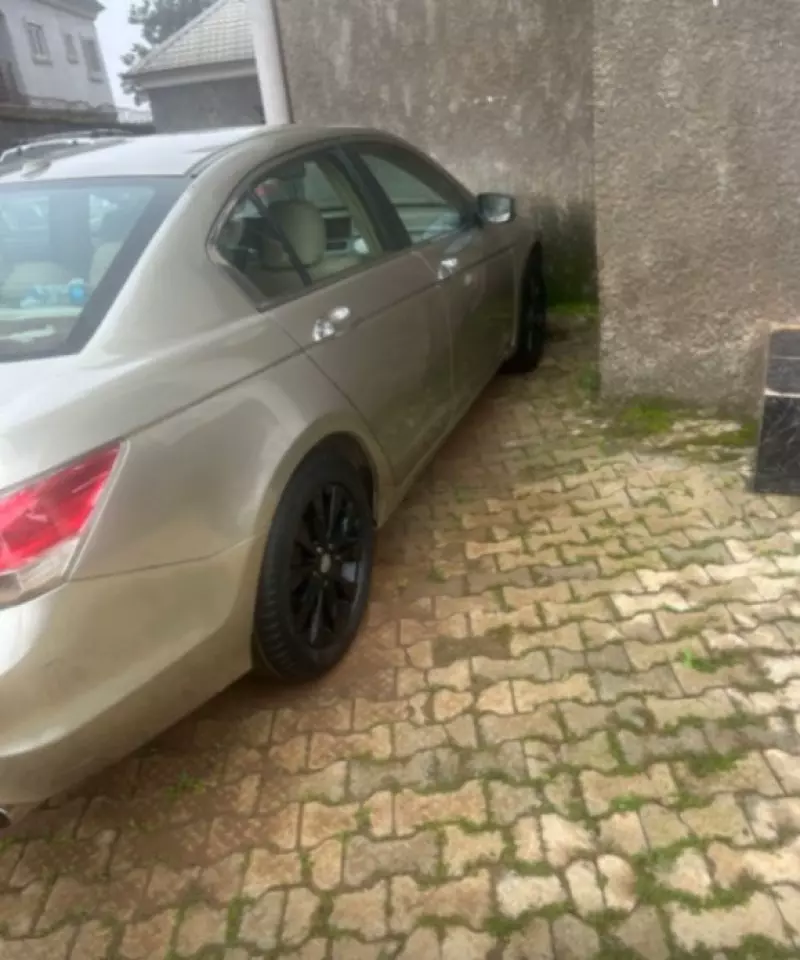 Honda Accord   - 2009