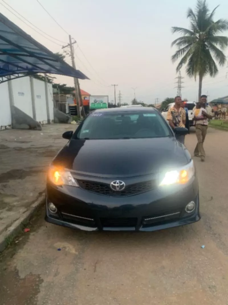 Toyota Camry   - 2012