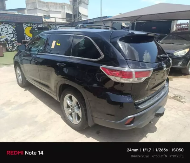 Toyota Highlander   - 2016