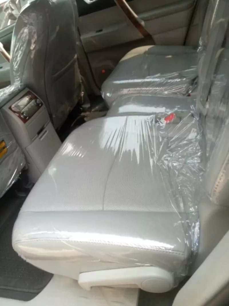 Toyota Highlander   - 2012