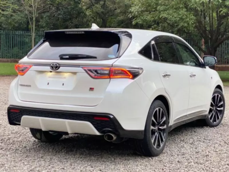 Toyota Harrier   - 2018