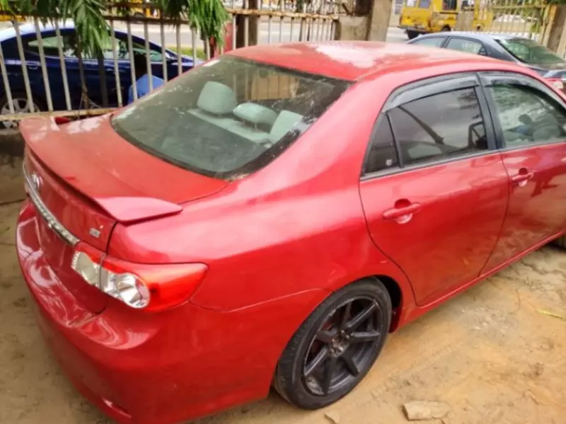 Toyota corolla   - 2011