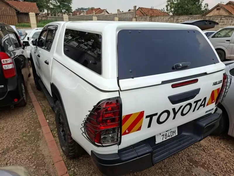 Toyota Hilux   - 2019