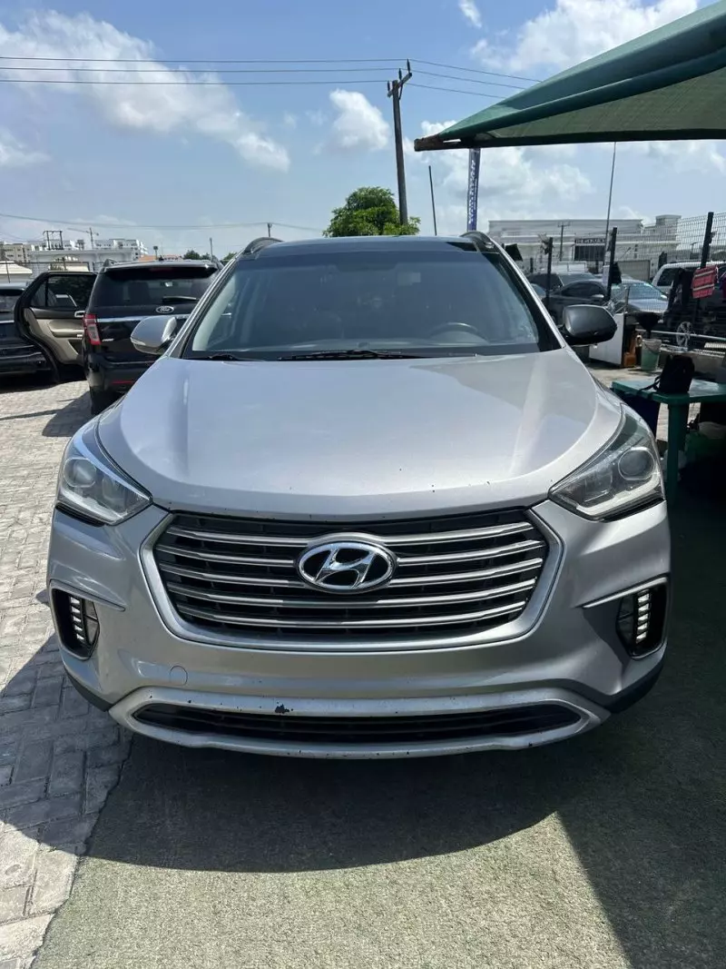 Hyundai Santa Fe   - 2017