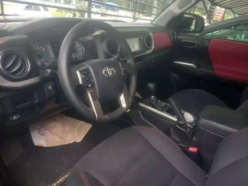 Toyota Tacoma   - 2017