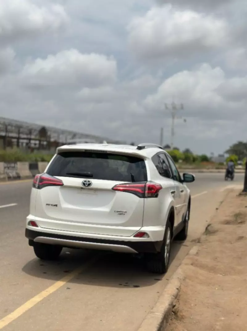 Toyota RAV 4   - 2016