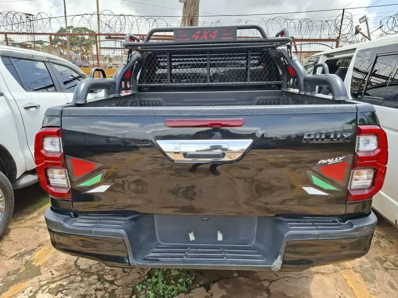 Toyota Hilux   - 2019