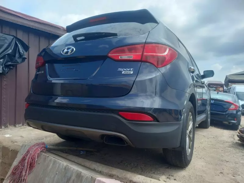 Hyundai Santa Fe   - 2013