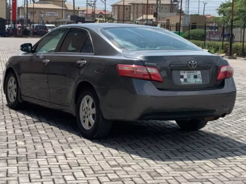 Toyota Camry   - 2009