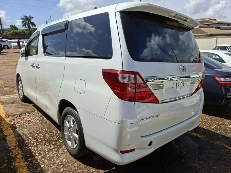 Toyota Alphard   - 2013