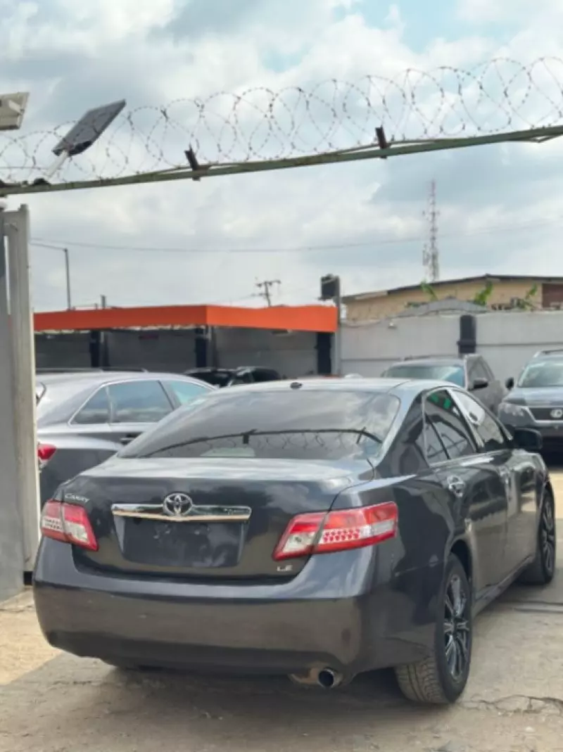 Toyota Camry   - 2011