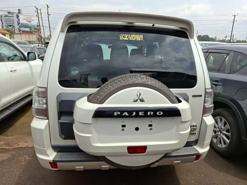 Mitsubishi Pajero   - 2010