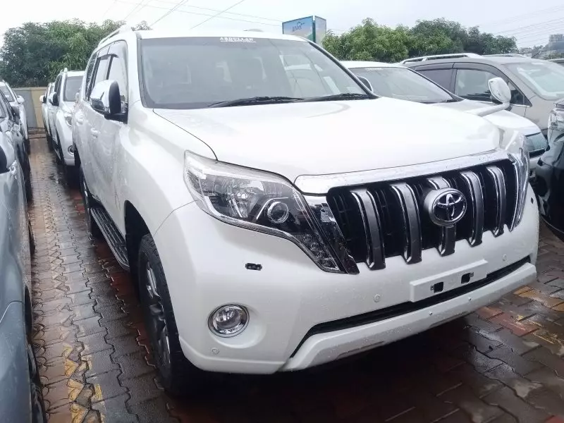 Toyota Landcruiser Prado   - 2017